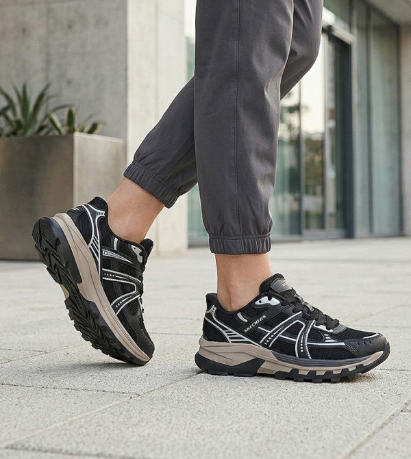 Skechers - Black Low Top