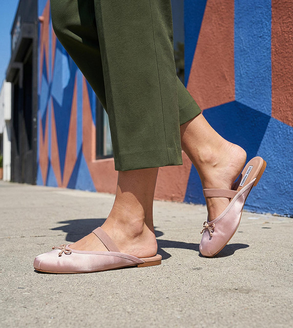 Steve Madden  Flat Shoes - Pink undefined