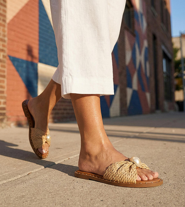 Steve Madden - Beige Flat Sandals