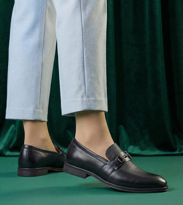 Steve Madden  Monks - Black Monks