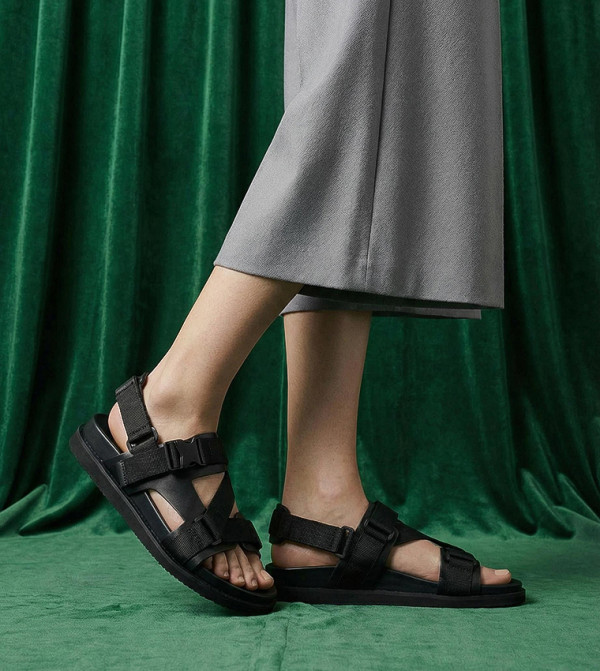 Steve Madden Steve Madden - Black Casual Sandals