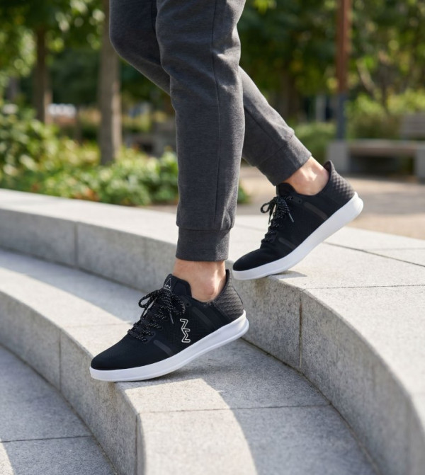 Skechers  Sneakers - Black Low Top