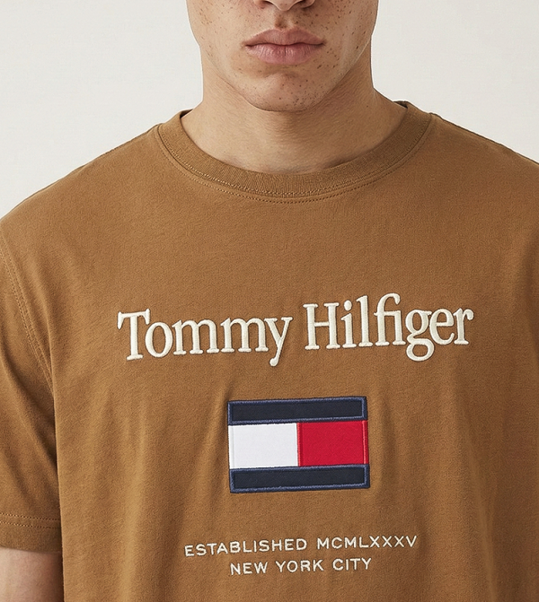 تومي هيلفيغر تومي هيلفيغر - بني  Round Neck T-Shirts