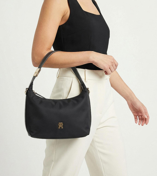 تومي هيلفيغر  - أسود Handheld Bags