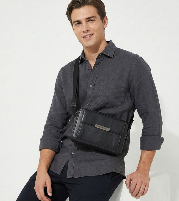 Tommy Hilfiger  Cross Body & Sling Bags - Black Cross Body & Sling Bags