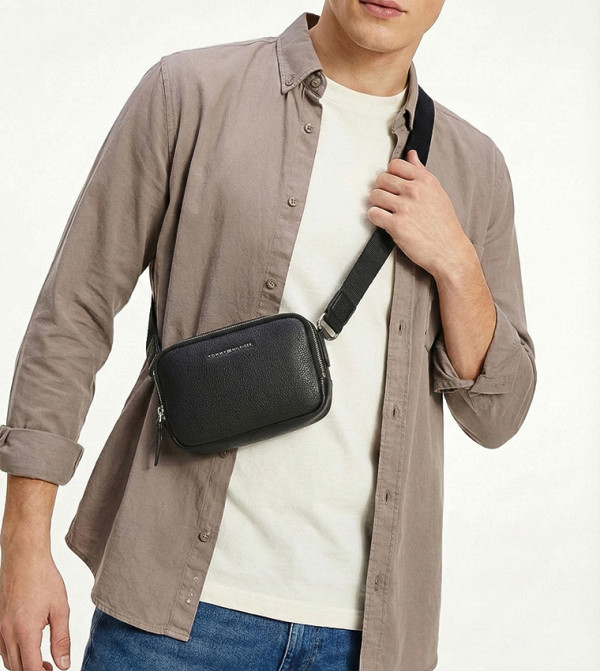 Tommy Hilfiger  Cross Body & Sling Bags - Black Cross Body & Sling Bags