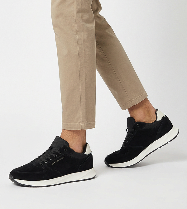 تومي هيلفيغر أحذية سنيكرز - أسود أحذية برقبة منخفضة