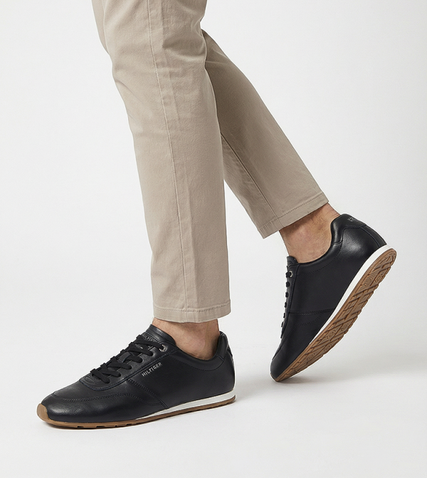 تومي هيلفيغر تومي هيلفيغر - أسود أحذية برقبة منخفضة 