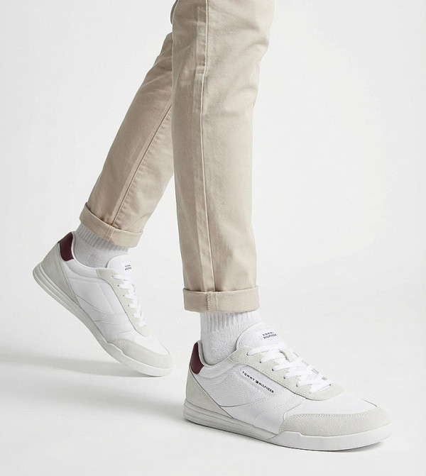 تومي هيلفيغر تومي هيلفيغر - أبيض أحذية برقبة منخفضة