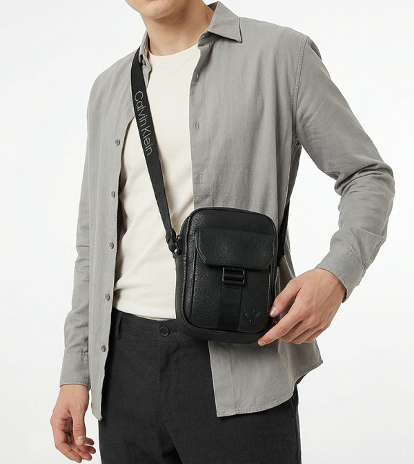 Calvin Klein Calvin Klein - BLACK Cross Body & Sling Bags