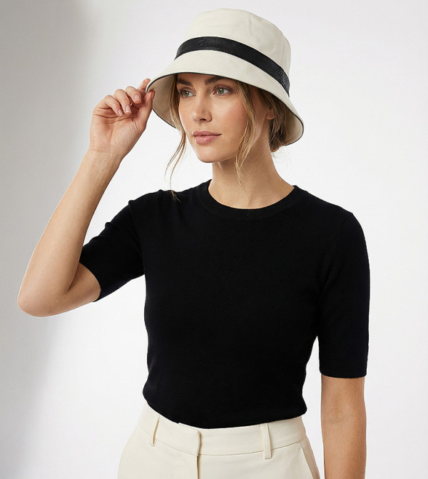 كالفين كلاين كالفين كلاين - أبيض Bucket Hats