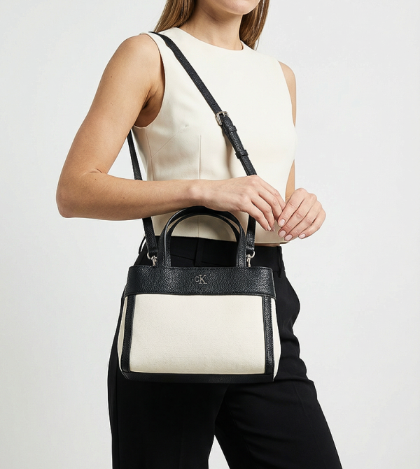 كالفين كلاين كالفين كلاين - كريمي  حقائب يد كبيرة