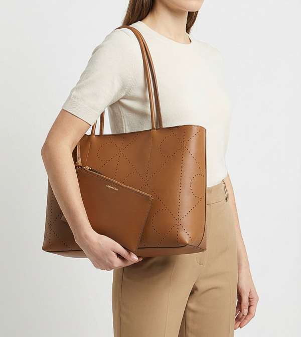 كالفين كلاين كالفين كلاين - حنطي حقائب يد كبيرة