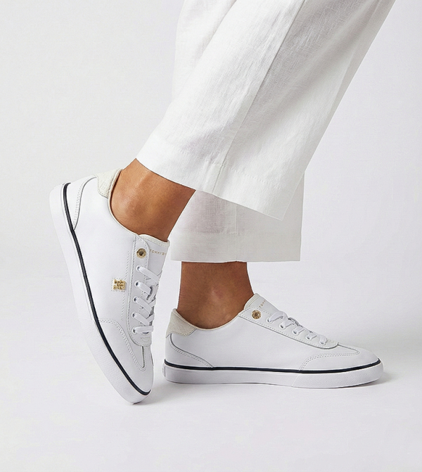 تومي هيلفيغر  - أبيض أحذية برقبة منخفضة 