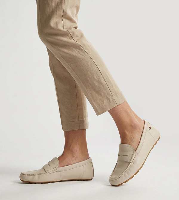 تومي هيلفيغر  أحذية لوفر - بيج undefined