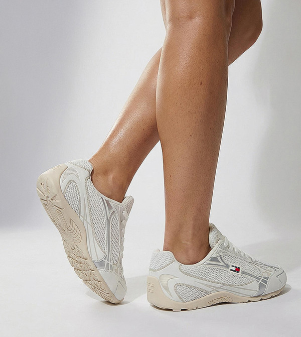 تومي هيلفيغر تومي هيلفيغر - رمادي أحذية برقبة منخفضة 