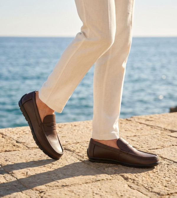 Hush Puppies  Loafers & Moccasins - Brown undefined