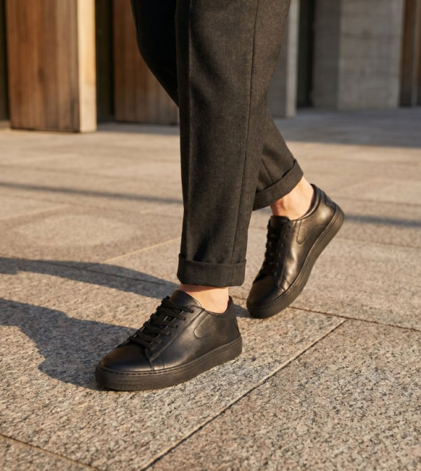 Hush Puppies Hush Puppies - Black Low Top