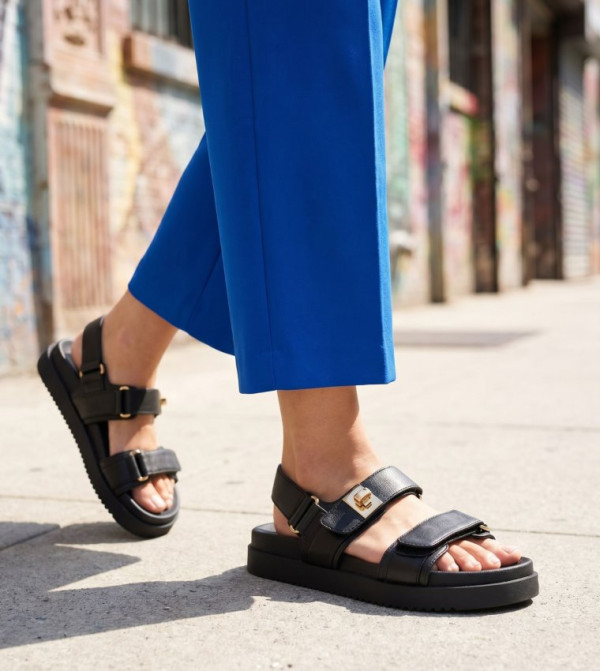 Steve Madden Steve Madden - Black Flat Sandals