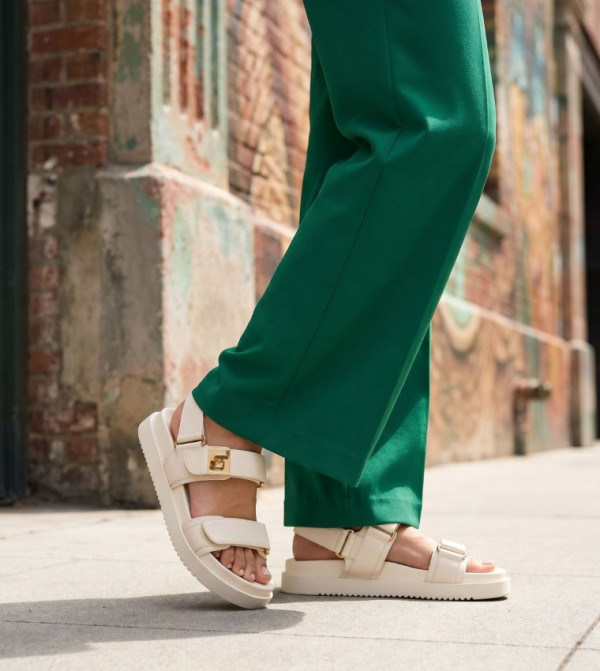 Steve Madden Steve Madden - Beige Flat Sandals