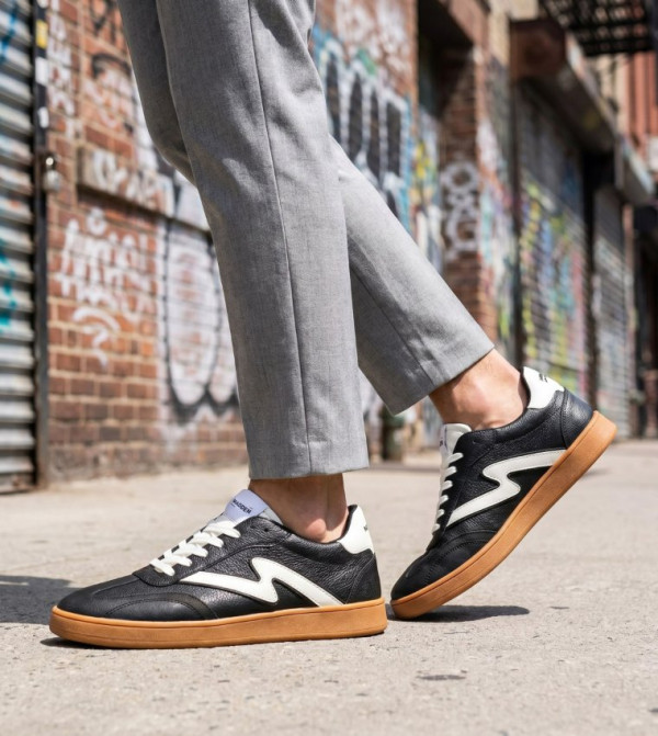 Steve Madden Steve Madden - Black Low Top