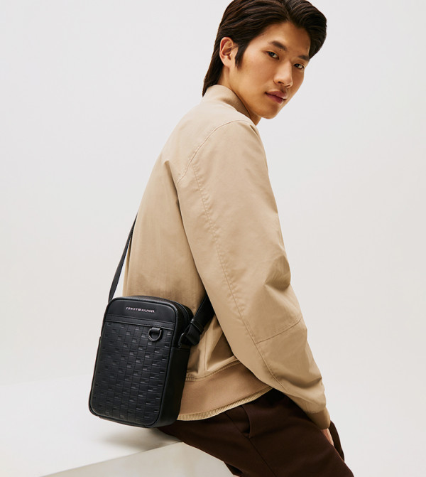 تومي هيلفيغر تومي هيلفيغر - أسود Cross Body & Sling Bags