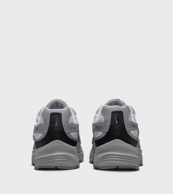 Nike  Sneakers - Grey Low Top