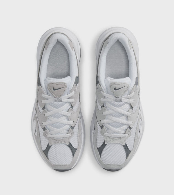 Nike Shoes - Multi Low Top