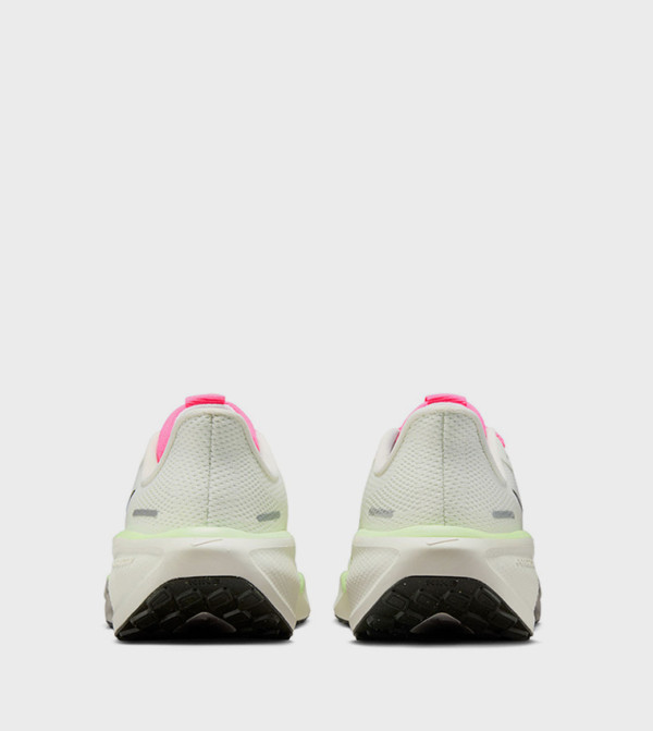 Nike  Sports Shoes - Beige Running & Training