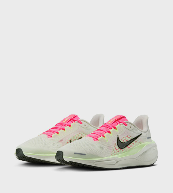 Nike  Sports Shoes - Beige Running & Training