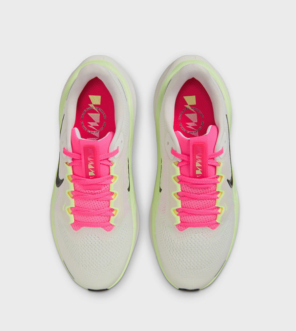 Nike  Sports Shoes - Beige Running & Training