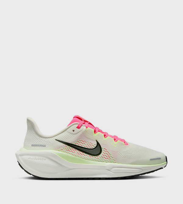 Nike  Sports Shoes - Beige Running & Training