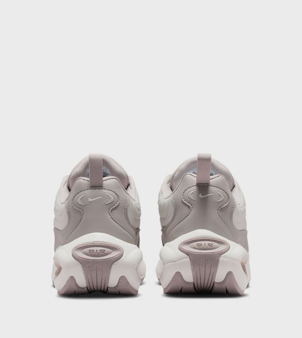 Nike Nike - Beige Low Top