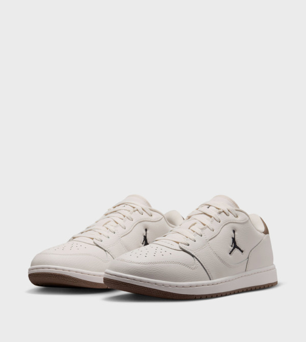 Nike  Sneakers - Cream Low Top