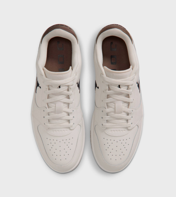 Nike  Sneakers - Cream Low Top