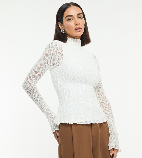 بي سي بي جي توبات كاجوال - أوف وايت Casual Tops