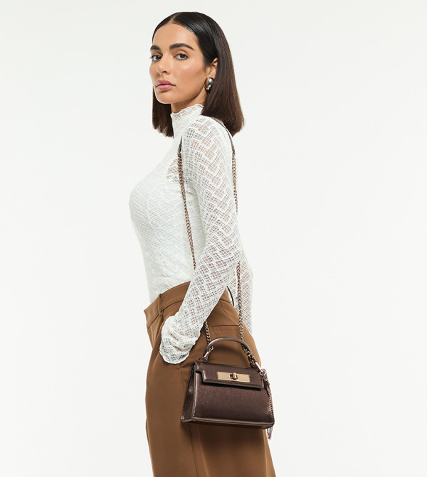 بي سي بي جي توبات كاجوال - أوف وايت Casual Tops