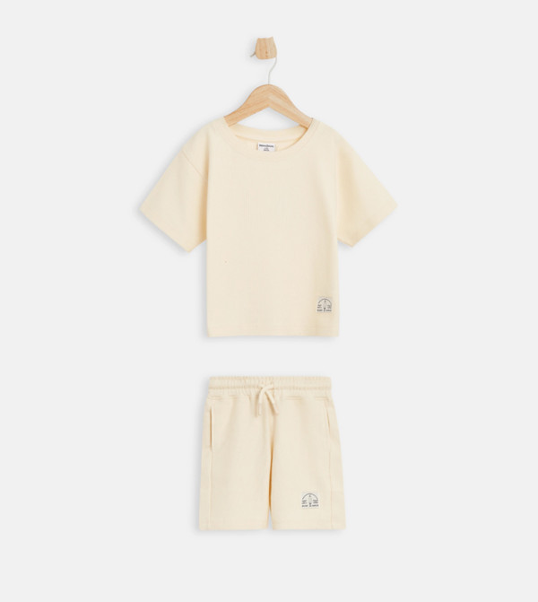 بيبيز آند مور  ملابس - كريمي  "مجموعات الملابس "