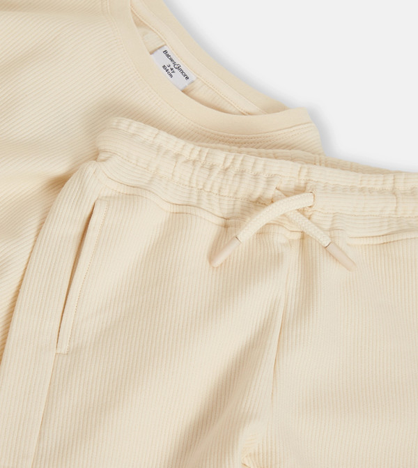 بيبيز آند مور  ملابس - كريمي  "مجموعات الملابس "