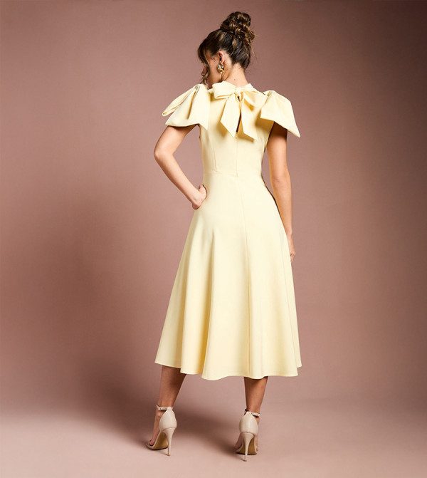 كوست  فساتين - أصفر Midi Dresses