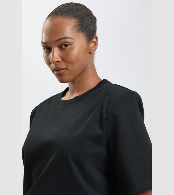 كارن ميلين  تيشيرتات وقمصان  - أسود T-Shirts & Shirts