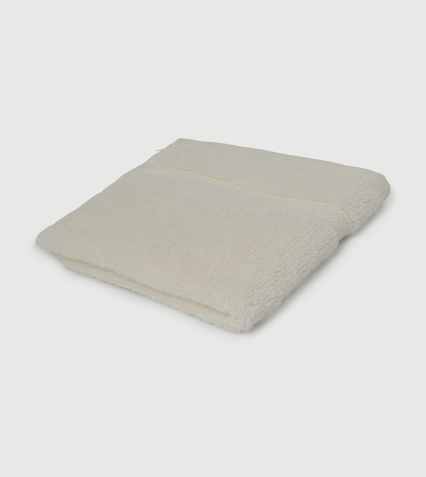 BABIES & MORE  Bath Time - Beige Towels & Flannels