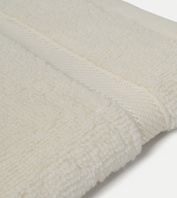 BABIES & MORE  Bath Time - Beige Towels & Flannels