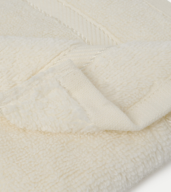 BABIES & MORE  Bath Time - Beige Towels & Flannels