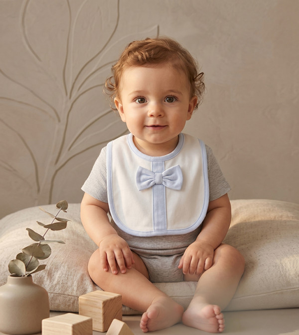 BABIES & MORE  Bibs & Hanky - White Bibs & Hanky