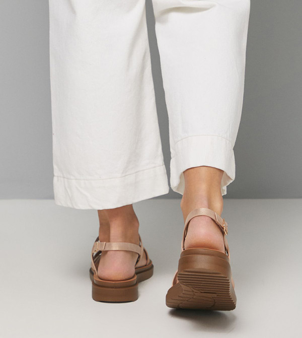 جود فور ذا سول  - ذهبي Flat Sandals