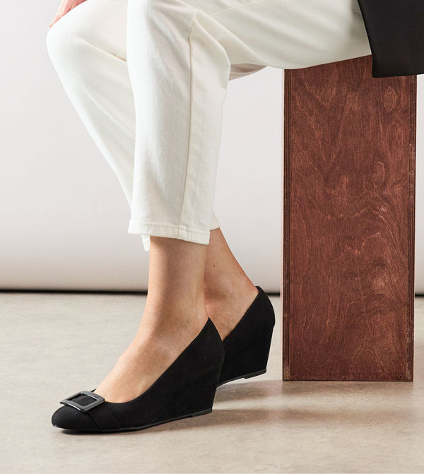 واليس - اوتليت - أسود أحذية بكعب