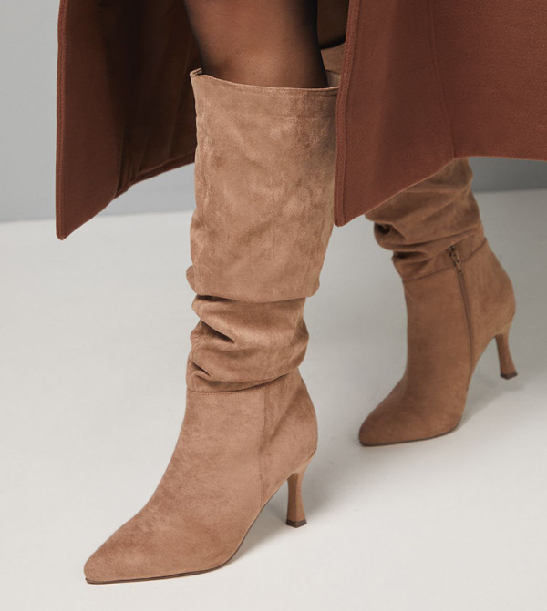 واليس - اوتليت - بيج Knee length Boots