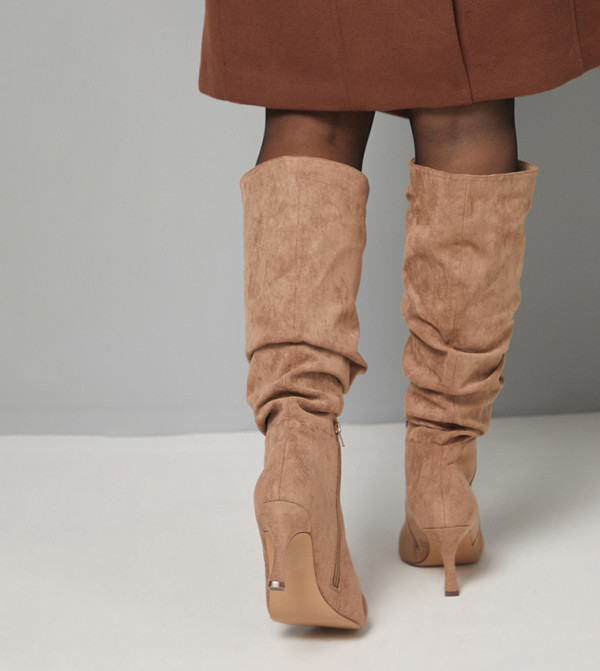 واليس - اوتليت - بيج Knee length Boots