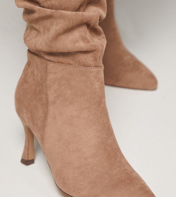 واليس - اوتليت - بيج Knee length Boots